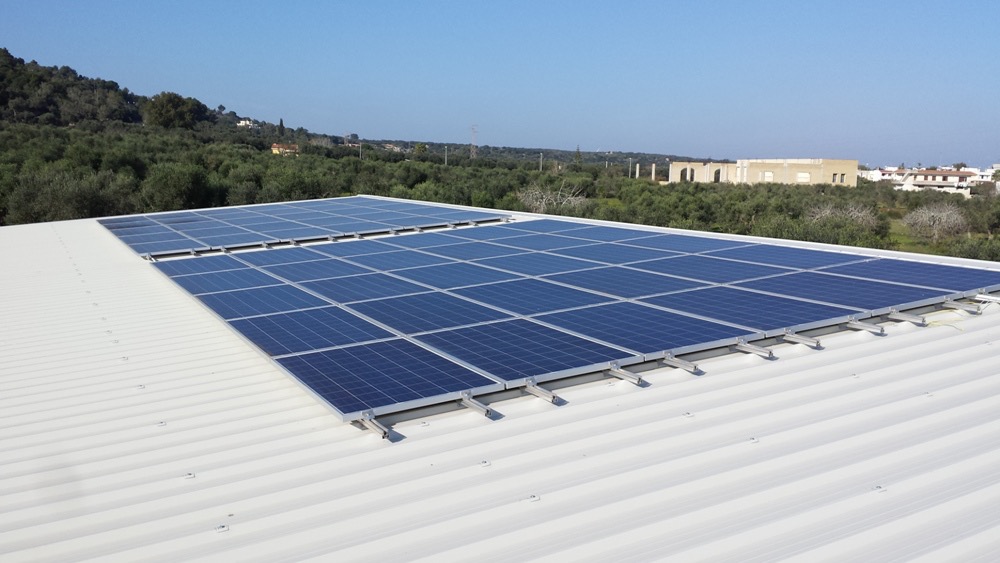 Impianto fotovoltaico a contatto con soffitto